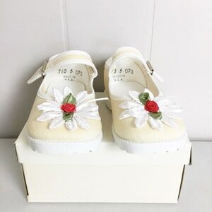 Vintage MaryJane Shoes Tanish Girls Shoes Floral Rose Size 5 Dress Up 1990